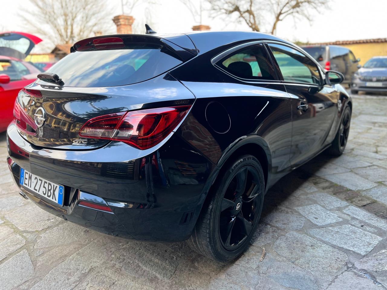 Opel Astra GTC 1.6 Turbo 180CV Cosmo