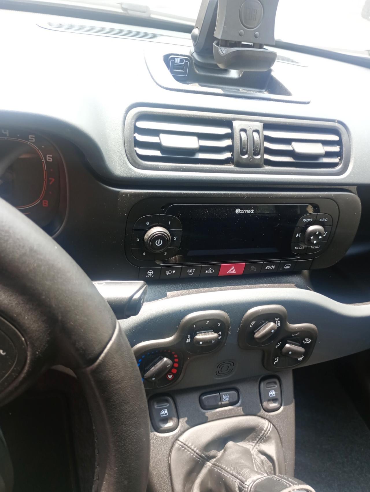 Fiat Panda 1.2 Lounge uconnect,pari al nuovo.