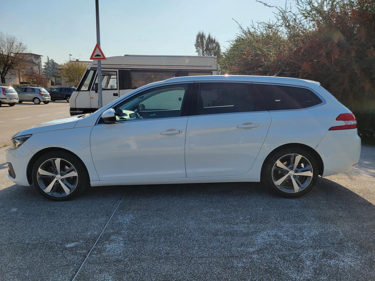 Peugeot 308 1.6 BlueHDi 120 S&S SW Active