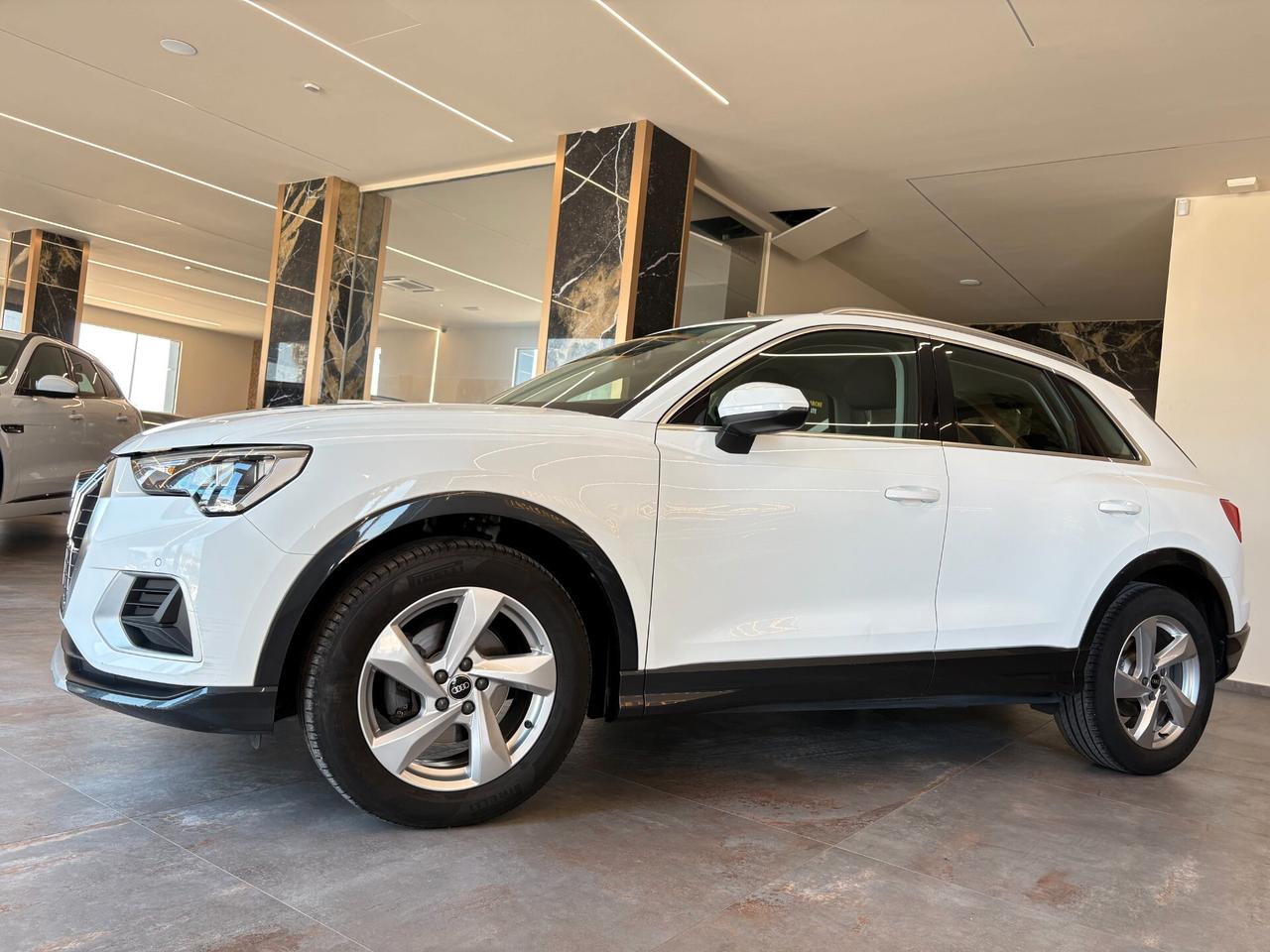 Audi Q3 35 TDI quattro S tronic Business