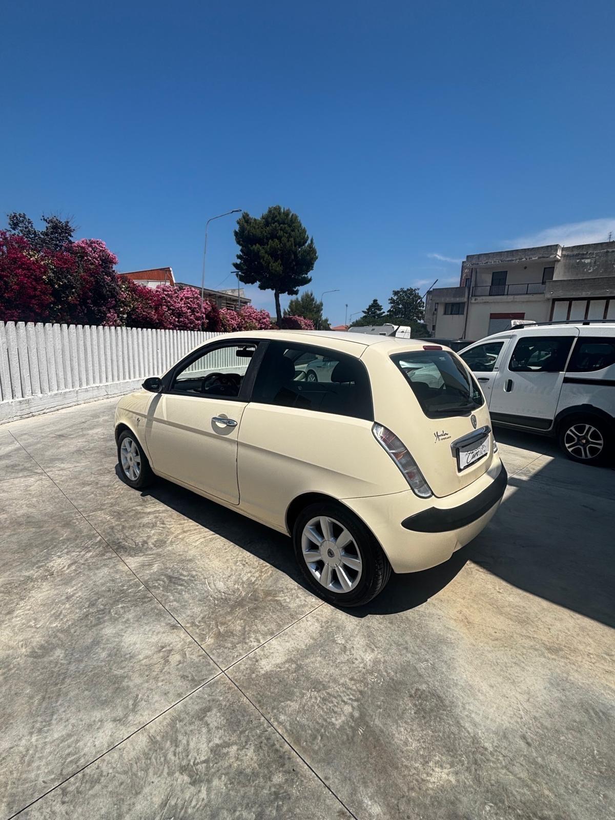 Lancia Ypsilon 1.2 16V Argento