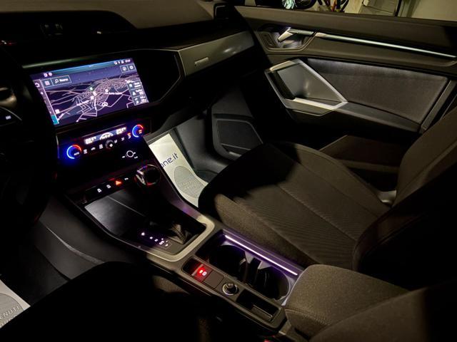 AUDI Q3 35 2.0 TDI S tronic Business COCKPIT