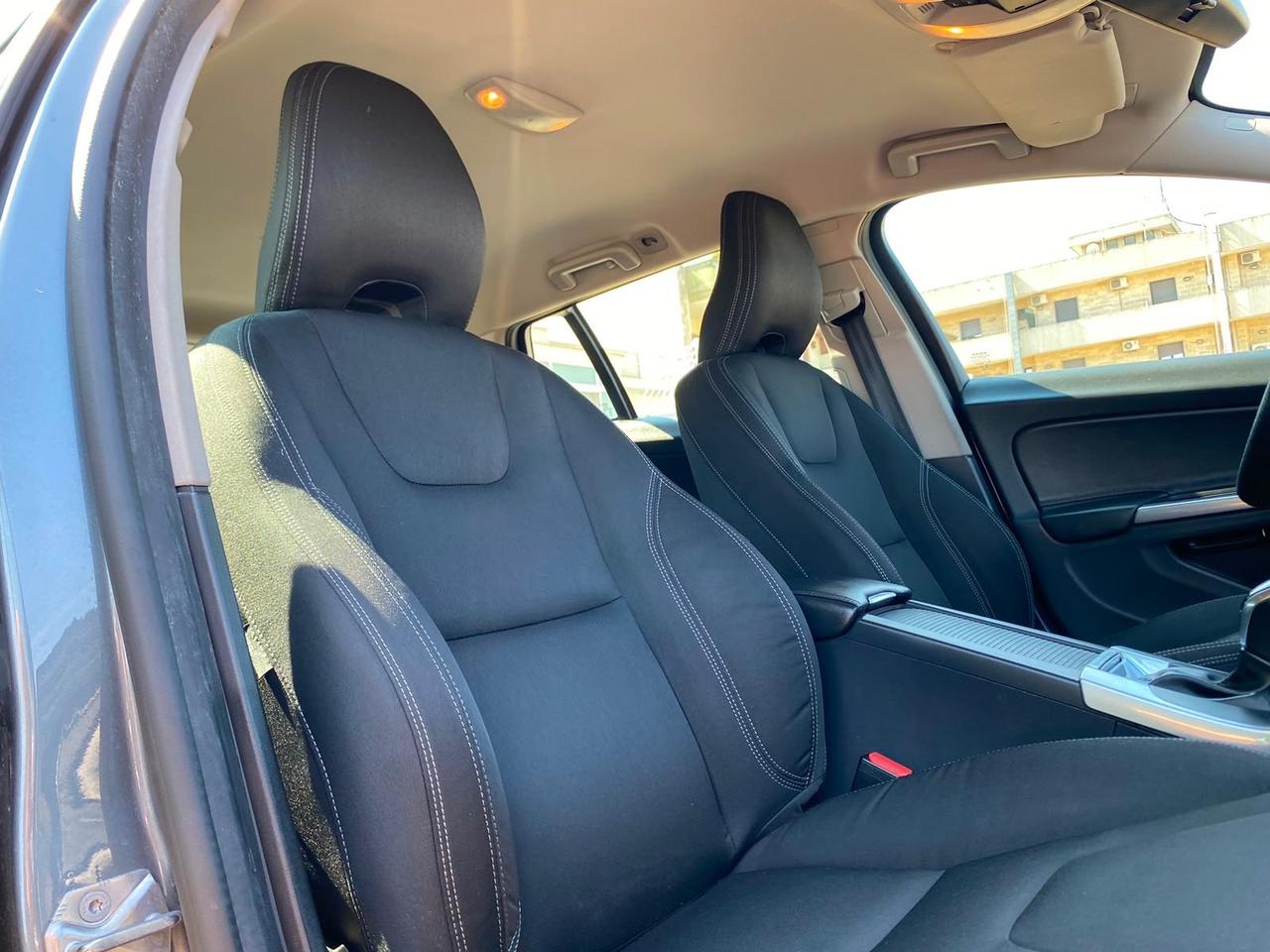 Volvo V60 D2 Geartronic Momentum