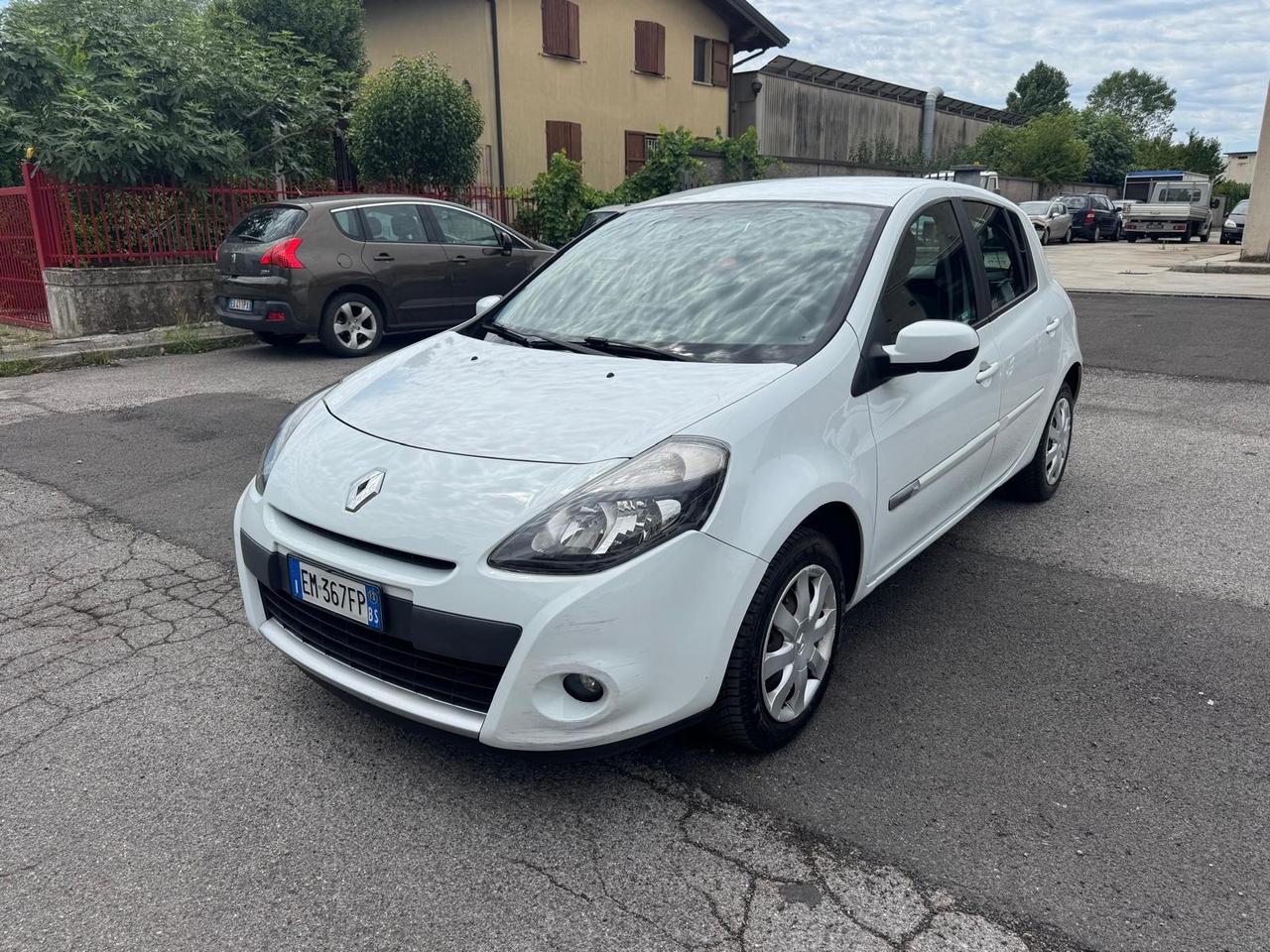Renault Clio 1200 Gpl casa madre 2032