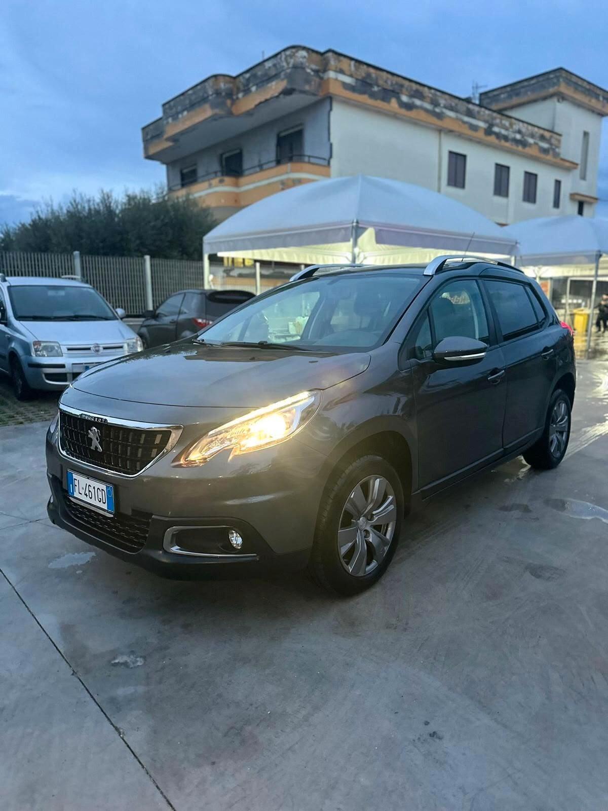 Peugeot 2008 PureTech 82 Allure leggermente grandinata