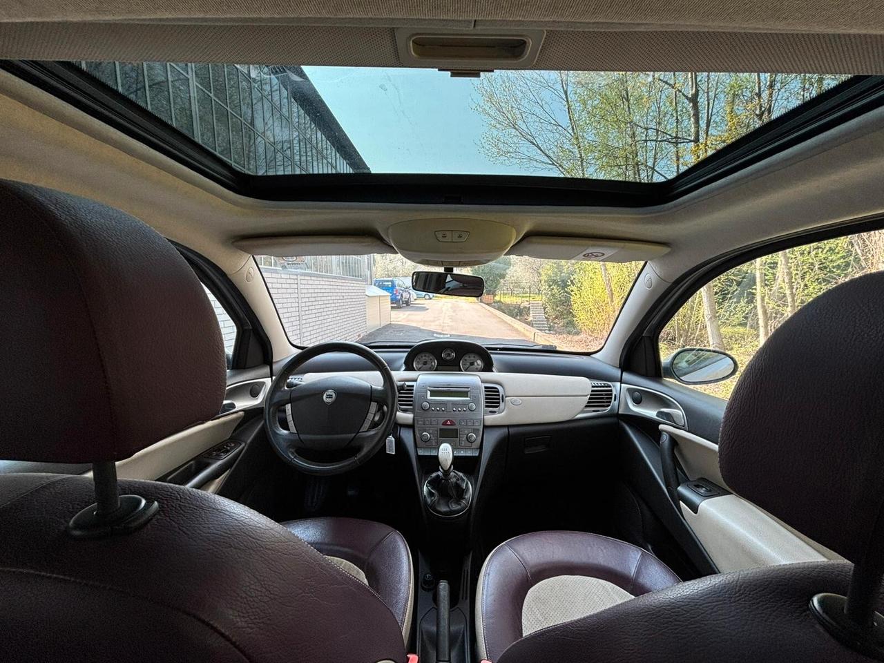 Lancia Ypsilon 1.4 16V Platino