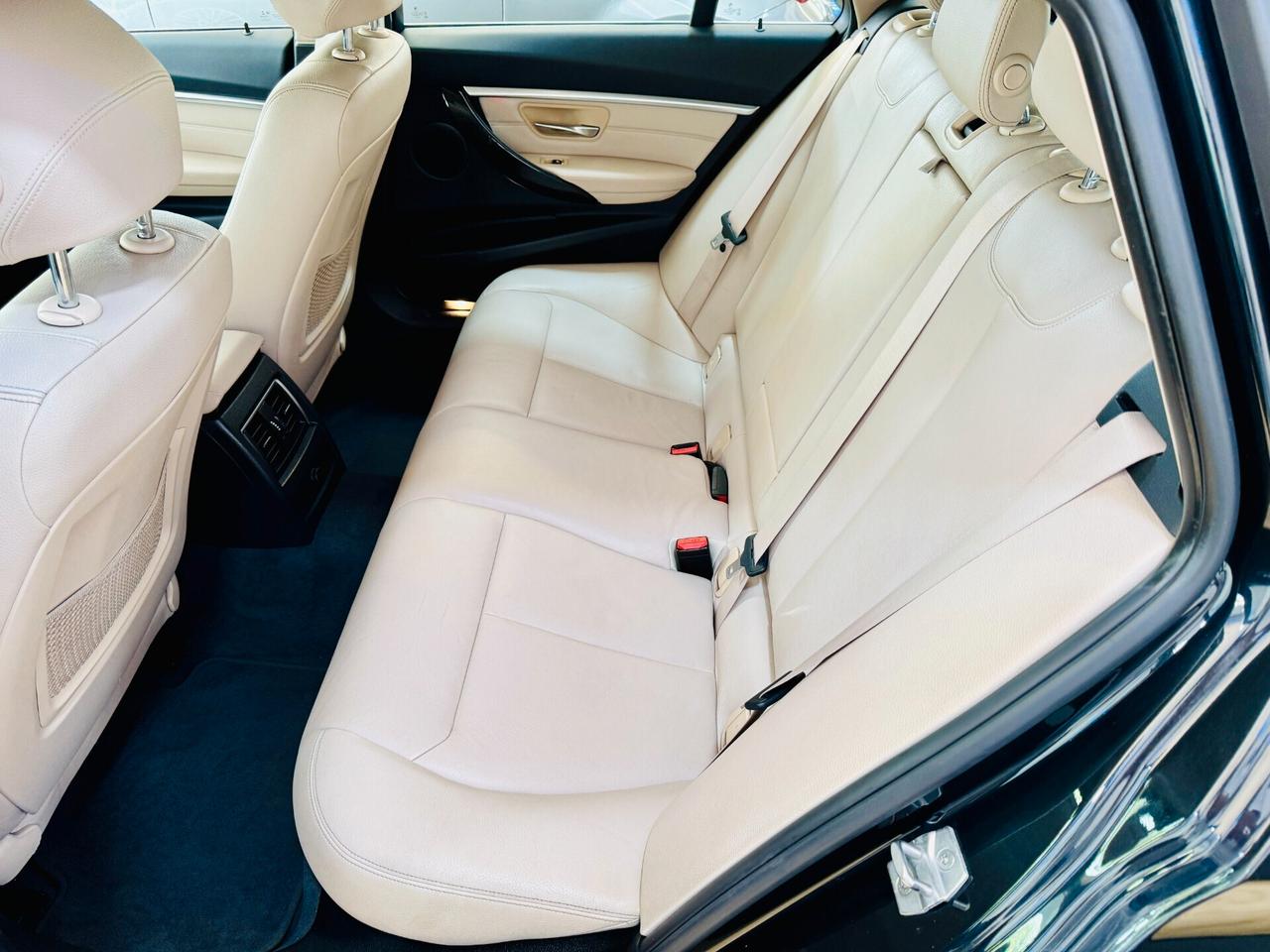 Bmw 316d Touring Luxury Autom/LED/Navi