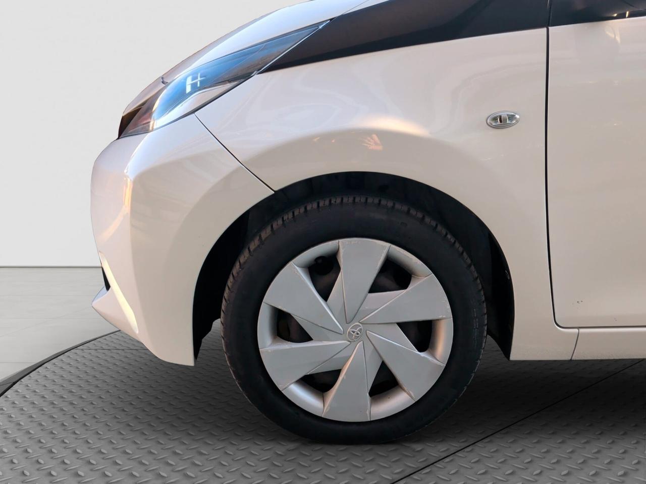 Toyota Aygo 1.0 VVT-i 69 CV 5 porte x-play TSS 2018