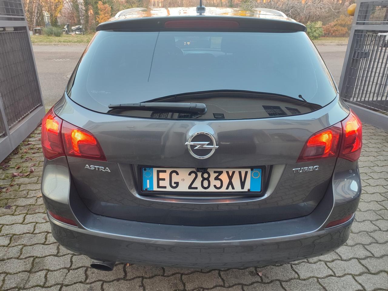 Opel Astra 1.6 Turbo 180CV Sports Tourer Cosmo S