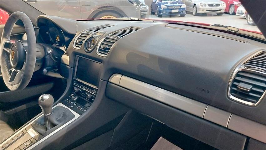 Porsche Cayman GT4 solo 680 Km