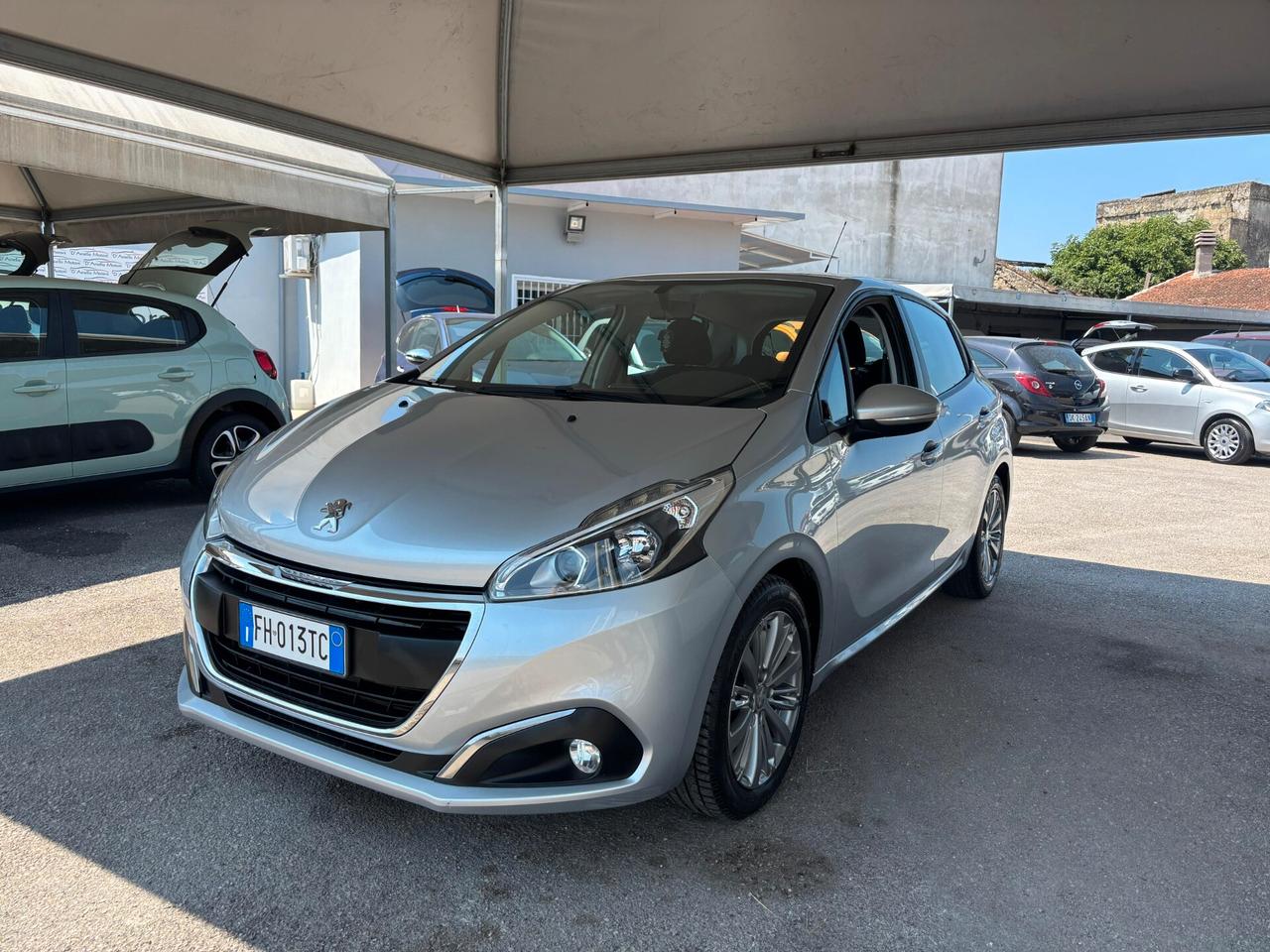 Peugeot 208 PureTech 82 5 porte Allure