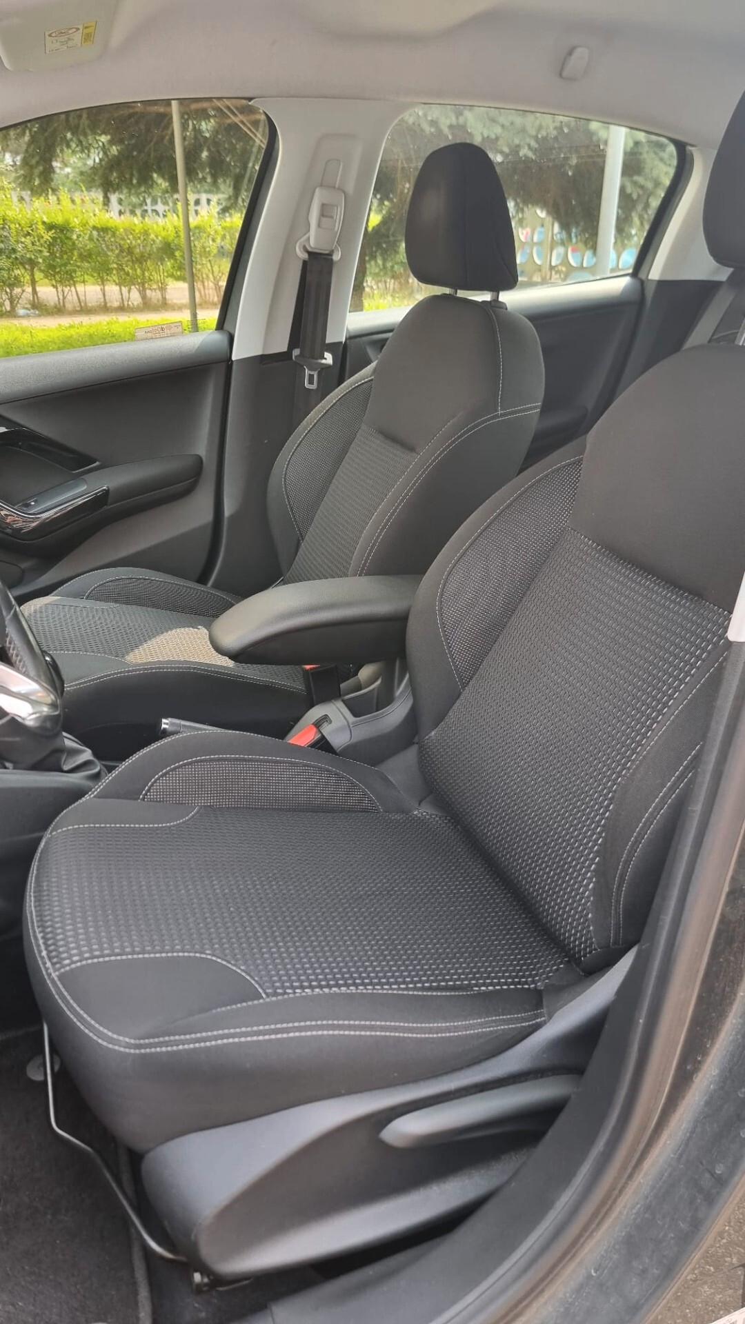 Peugeot 208 PureTech 82 5p. GPL Allure