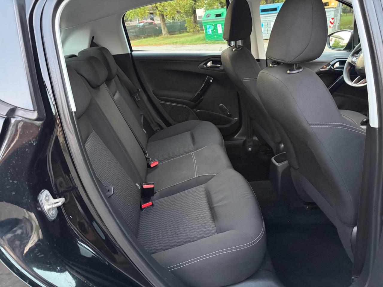 Peugeot 208 PureTech 82 5p. GPL Allure