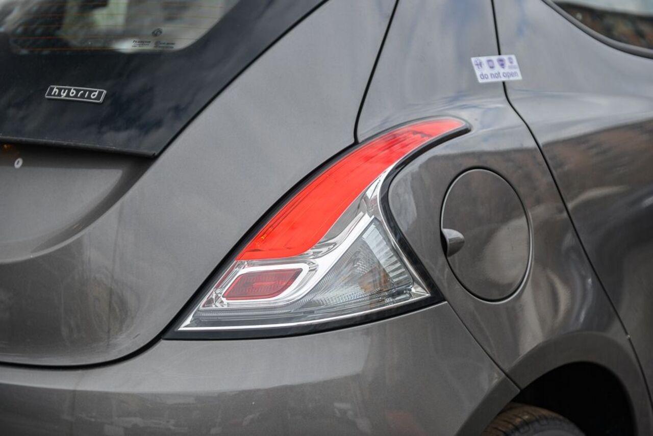 LANCIA Ypsilon III 2021 - Ypsilon 1.0 firefly hybrid Silver s&s 70cv