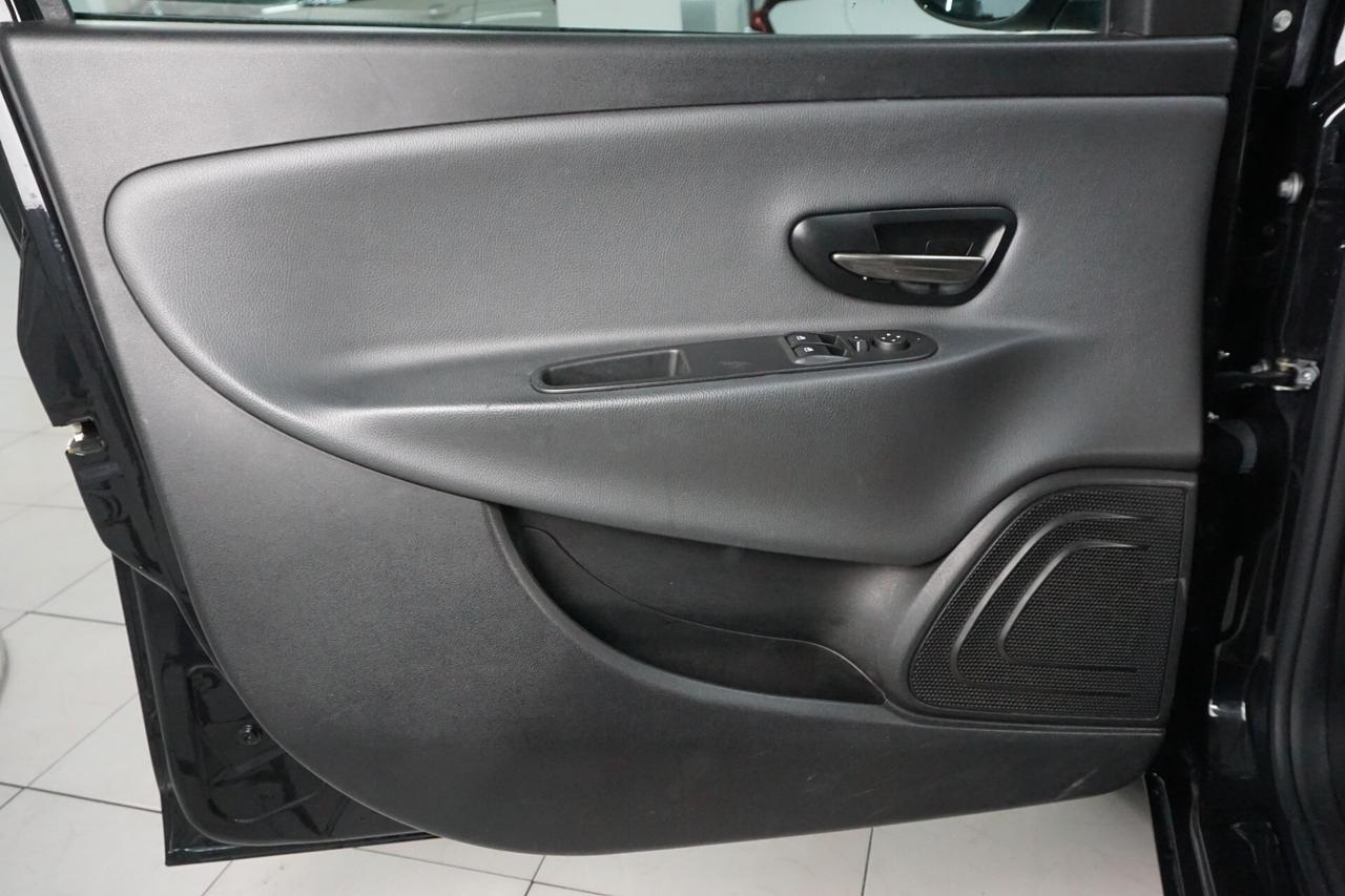 Lancia Ypsilon 1.2 69 CV 5 porte Silver