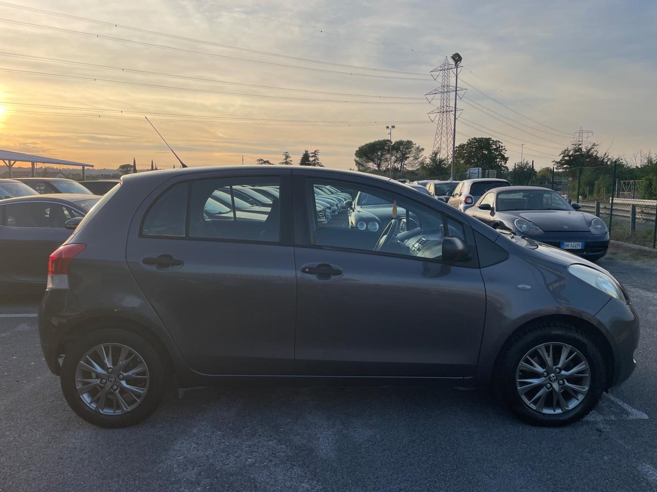 Toyota Yaris 1.0 5 porte Now