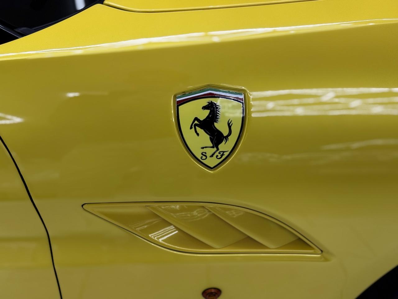 GIALLOTRIPLOSTRATO Ferrari California DCT