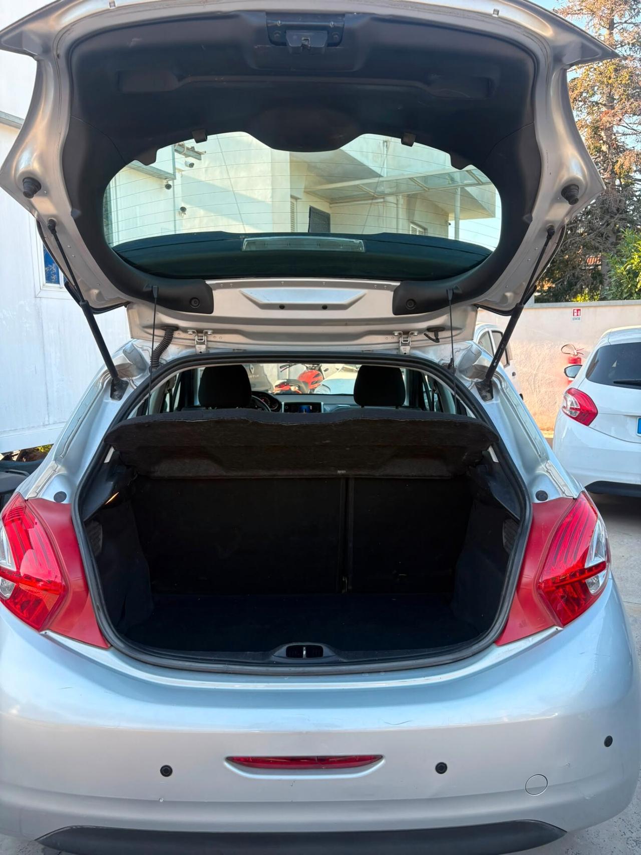Peugeot 208 1.4 e-HDi 68 CV S&S CAMBIO AUTOMATICO 5 porte Active
