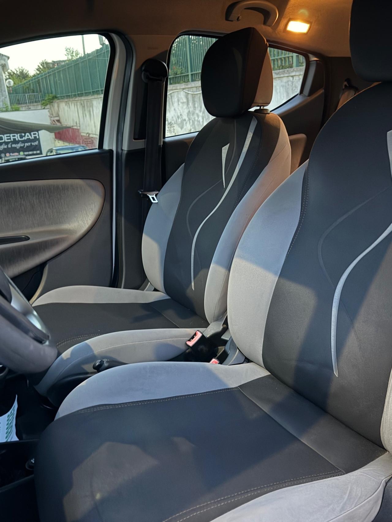 Lancia Ypsilon ECOCHIC