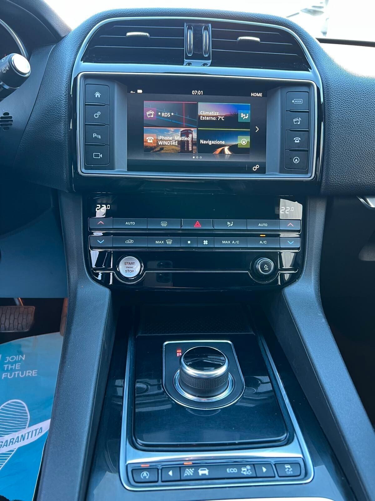 Jaguar F-Pace 2.0 D 180 CV AWD aut. R-Sport