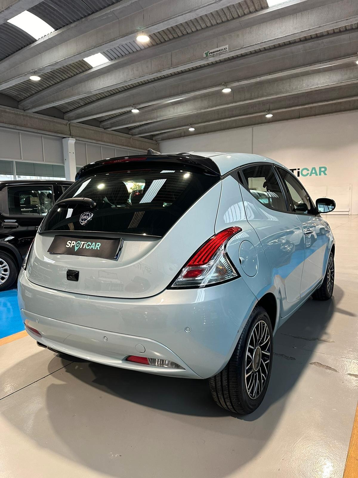 Lancia Ypsilon 1.0 FireFly 5 porte S&S Hybrid Platino