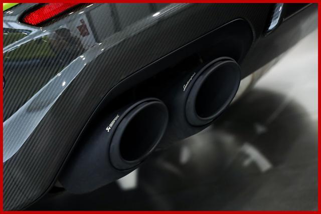 LAMBORGHINI Urus 4.0 Performante | FULL CARBON | AKRAPOVIC