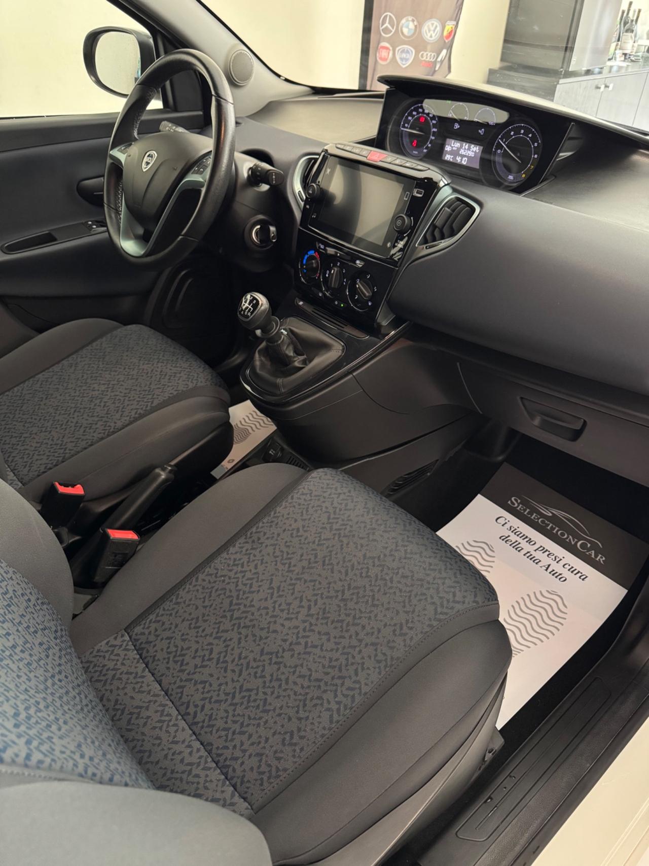 Lancia Ypsilon 1.0 FireFly 5 porte S&S Hybrid Gold