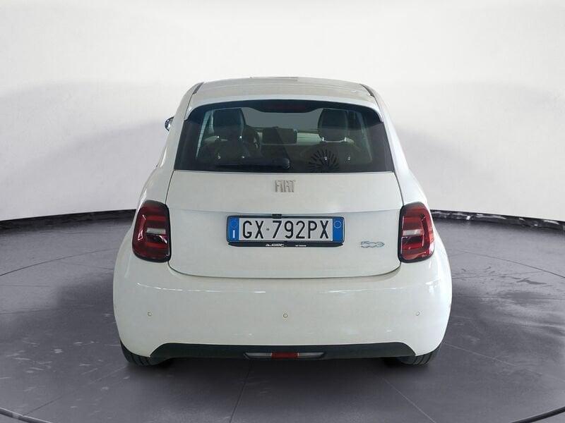 FIAT 500 Bev Hatchback My24 500e -320 Berlina