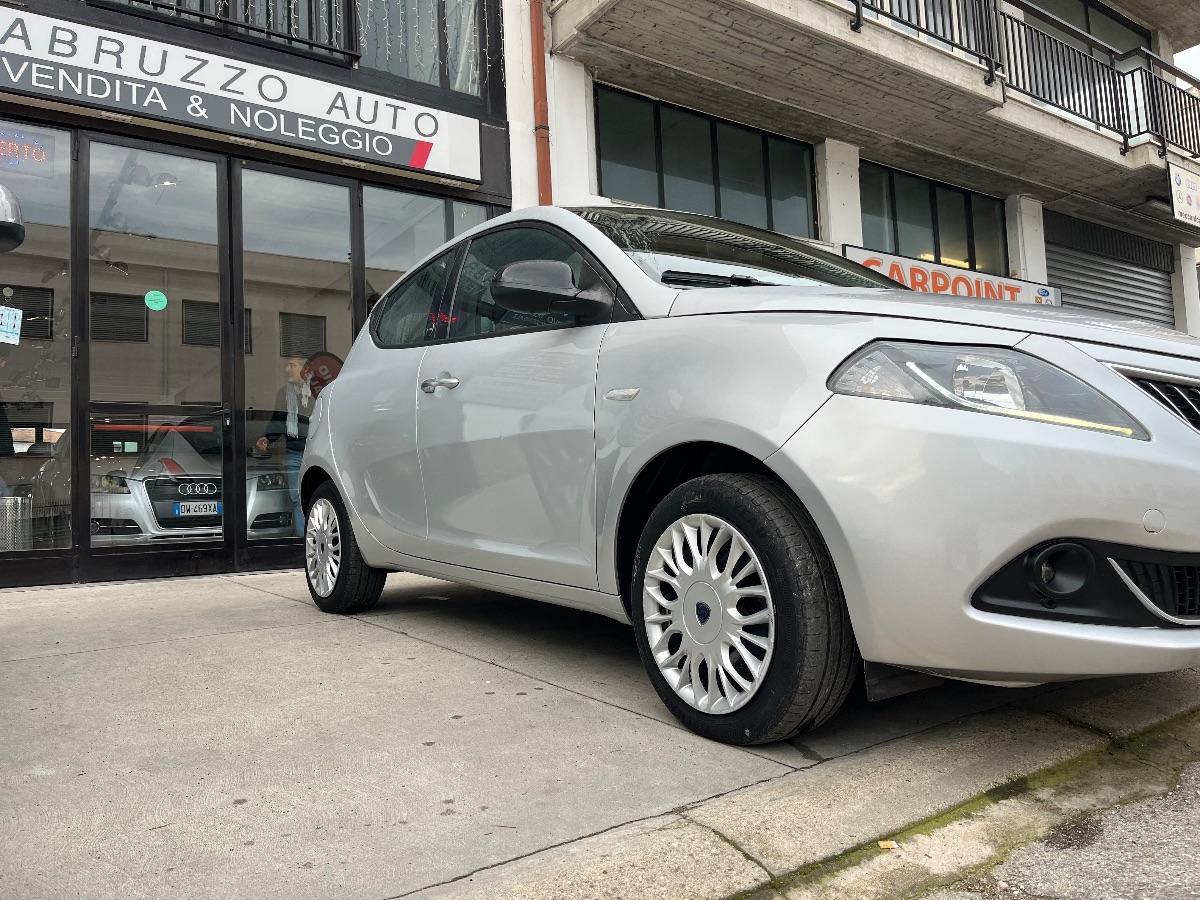 LANCIA Ypsilon 1.0 5p. Hybrid Silver SENSORI PARK