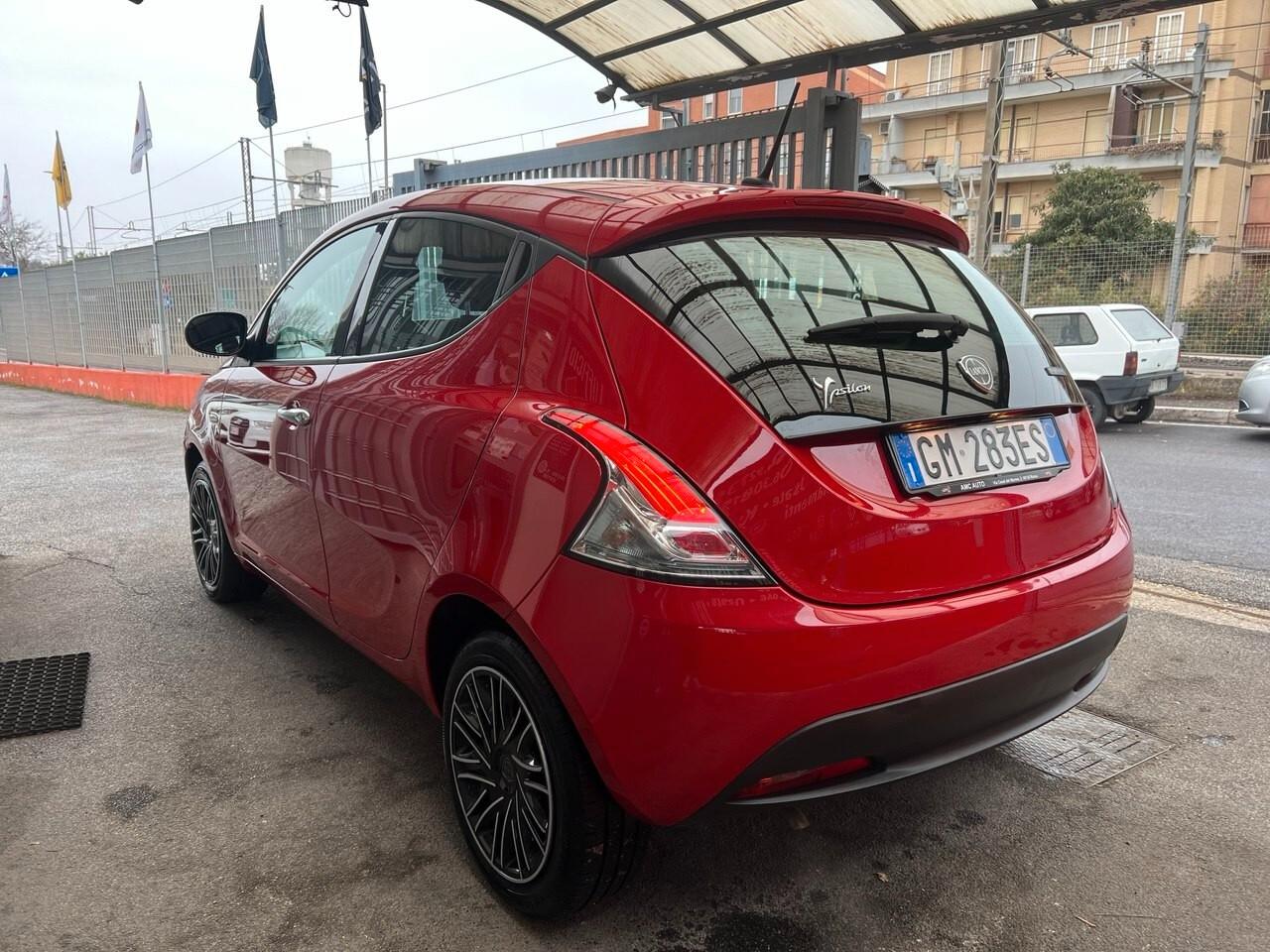 Lancia Ypsilon 1.0 FireFly 5 porte S&S Hybrid Silver Plus