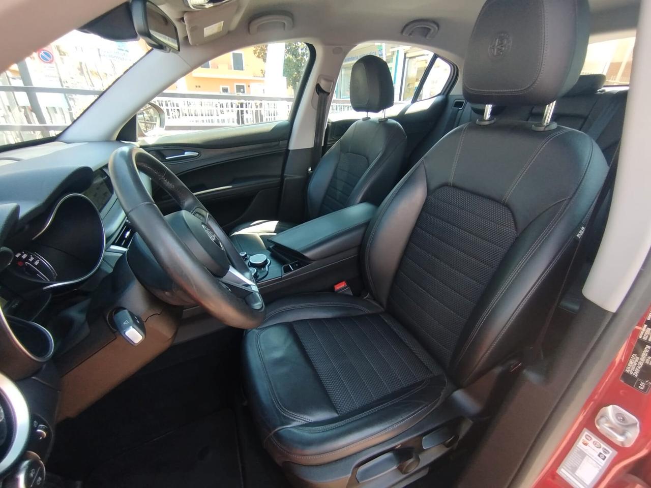 Stelvio 2.2 -180cv AT8 UNIPRO-CRONO TAGLIANDI- DISTRIBUZIONE FATTA-GARANZIA 12 MESI