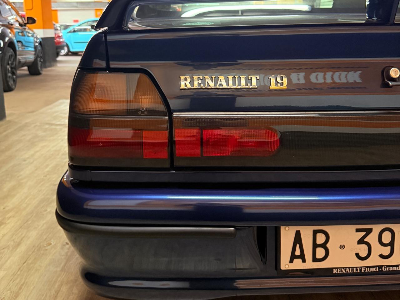 INTROVABILE RENAULT 19, 16V IN CONDIZIONI DA VETRINA ISCRITTA ASIMa