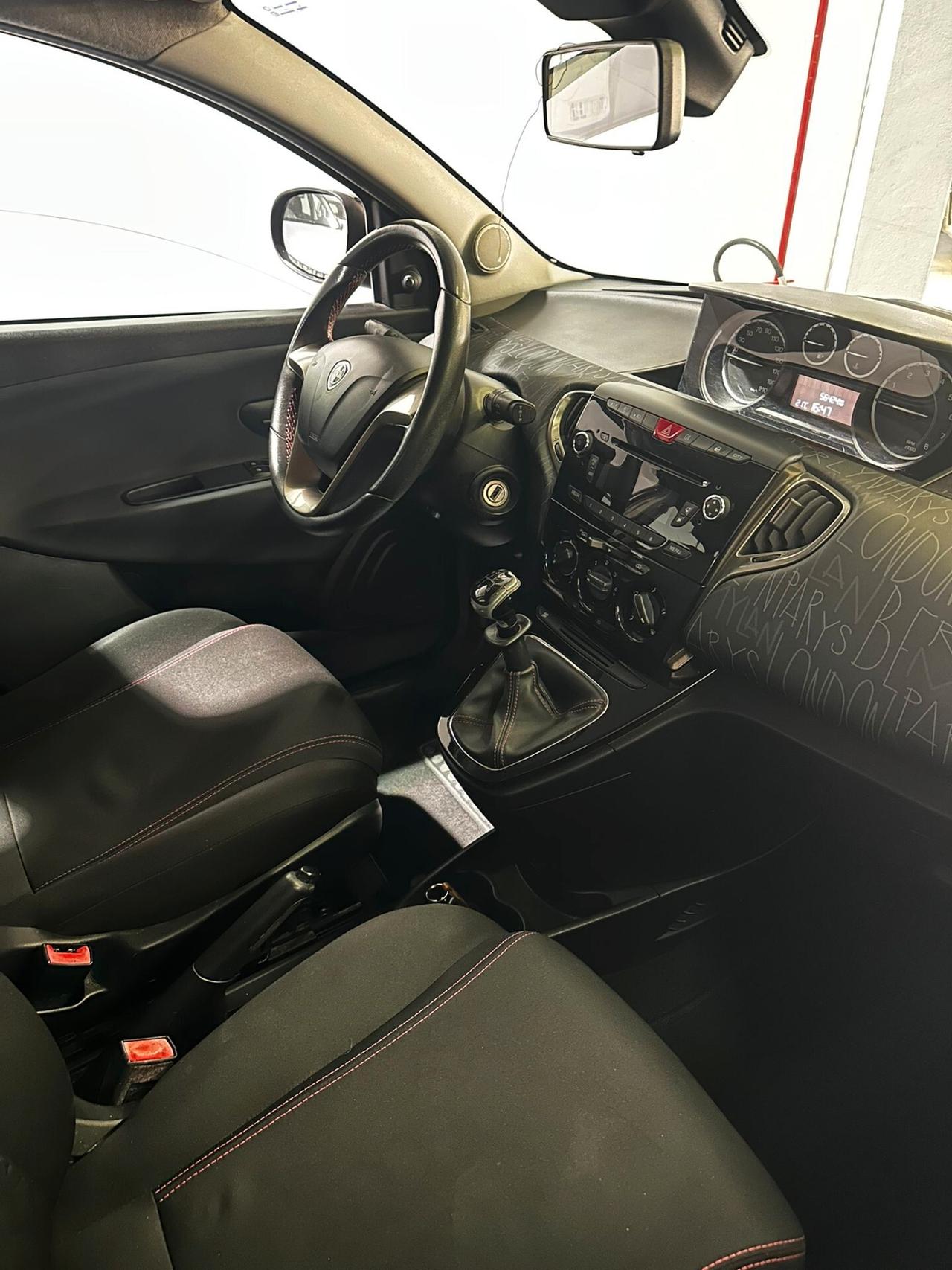 Lancia Ypsilon 1.2 69 CV 5 porte S&S Platinum