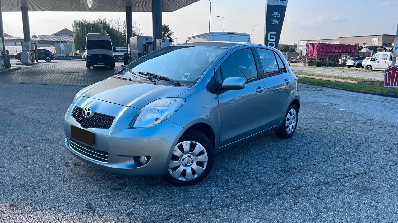 Toyota Yaris 1.0 5 porte Sol