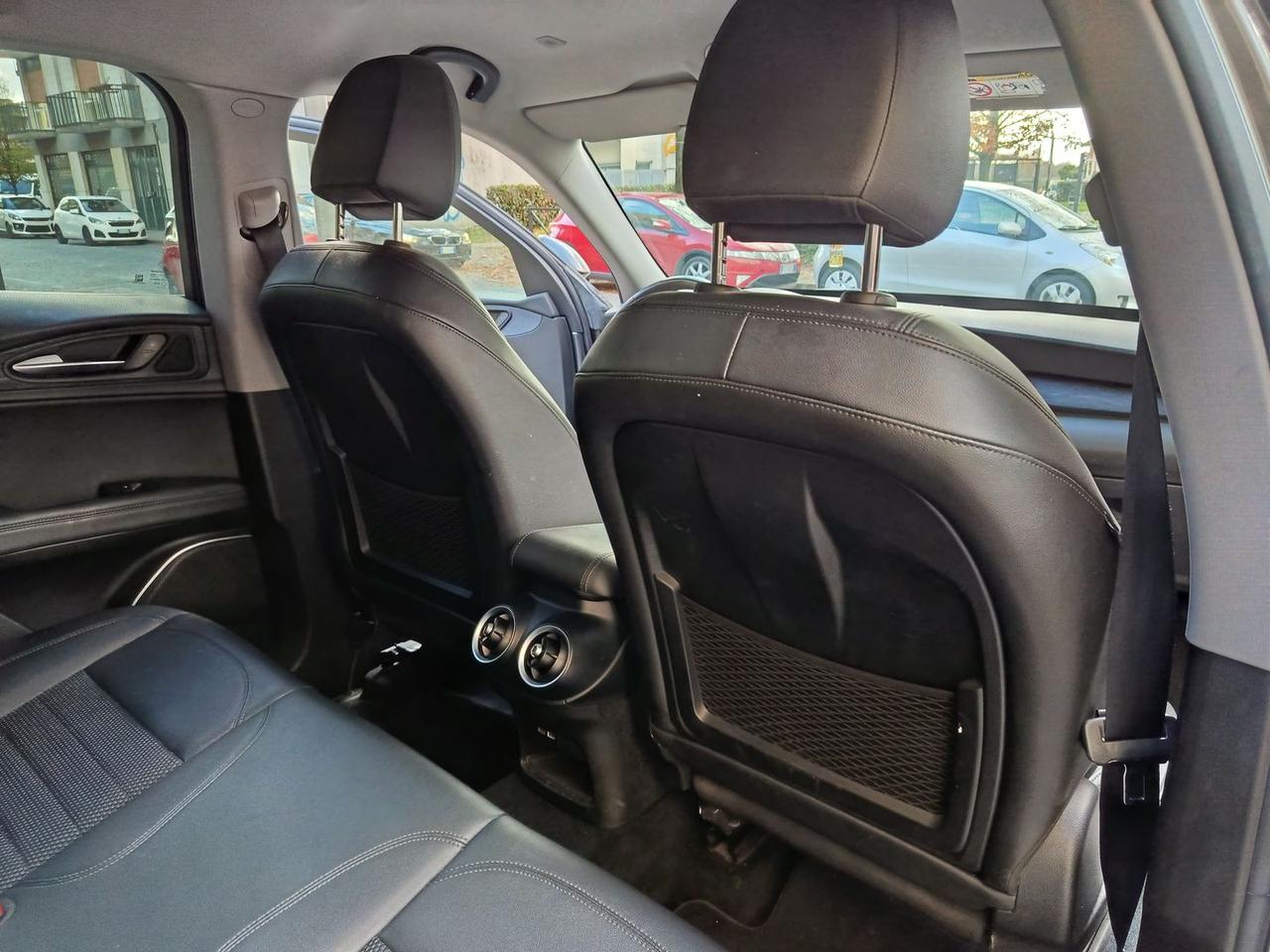 Alfa Romeo Stelvio Sport Tech 2.2 #7918