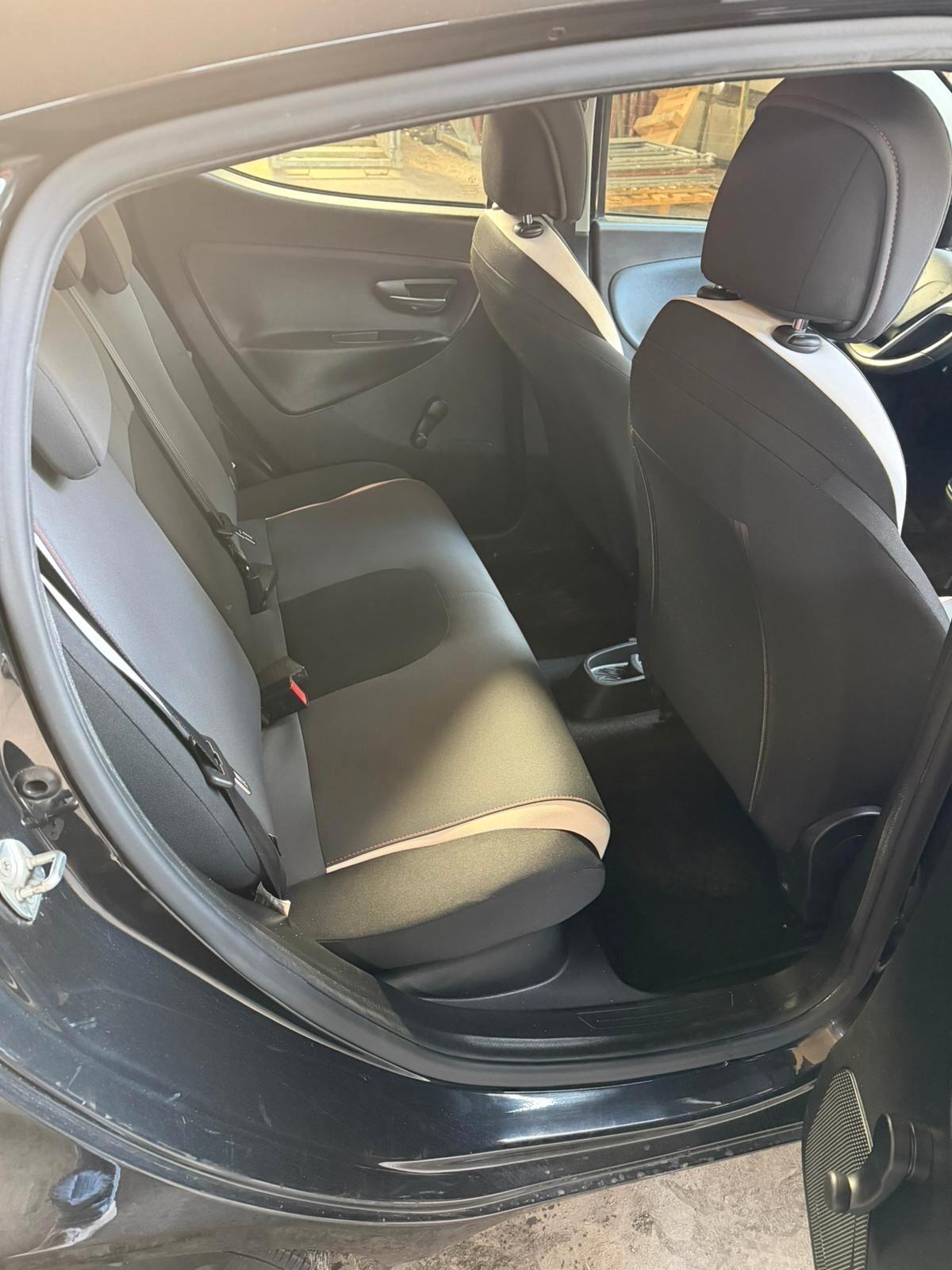 Lancia Ypsilon 1.2 69 CV 5 porte GPL Ecochic Platinum