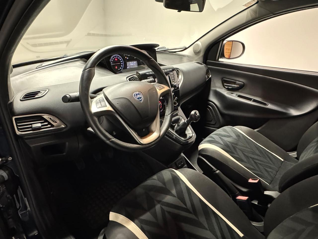 Lancia Ypsilon 1.3 MJT 16V 95 CV 5 porte S&S Silver