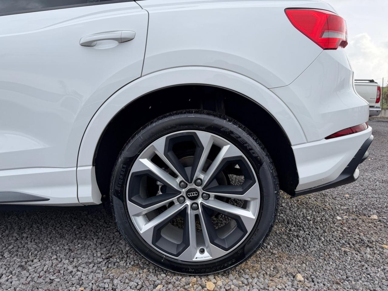 AUDI Q3 2.0TDI quattro S-LINE NAVI LED CERCHI 20 PELLE RETROCAMERA