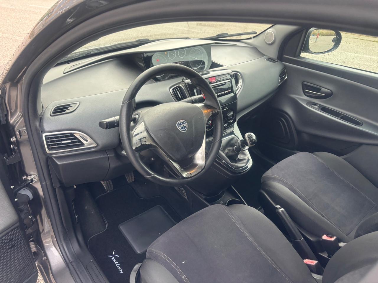 Lancia Ypsilon 1.2 69 CV 5 porte Gold