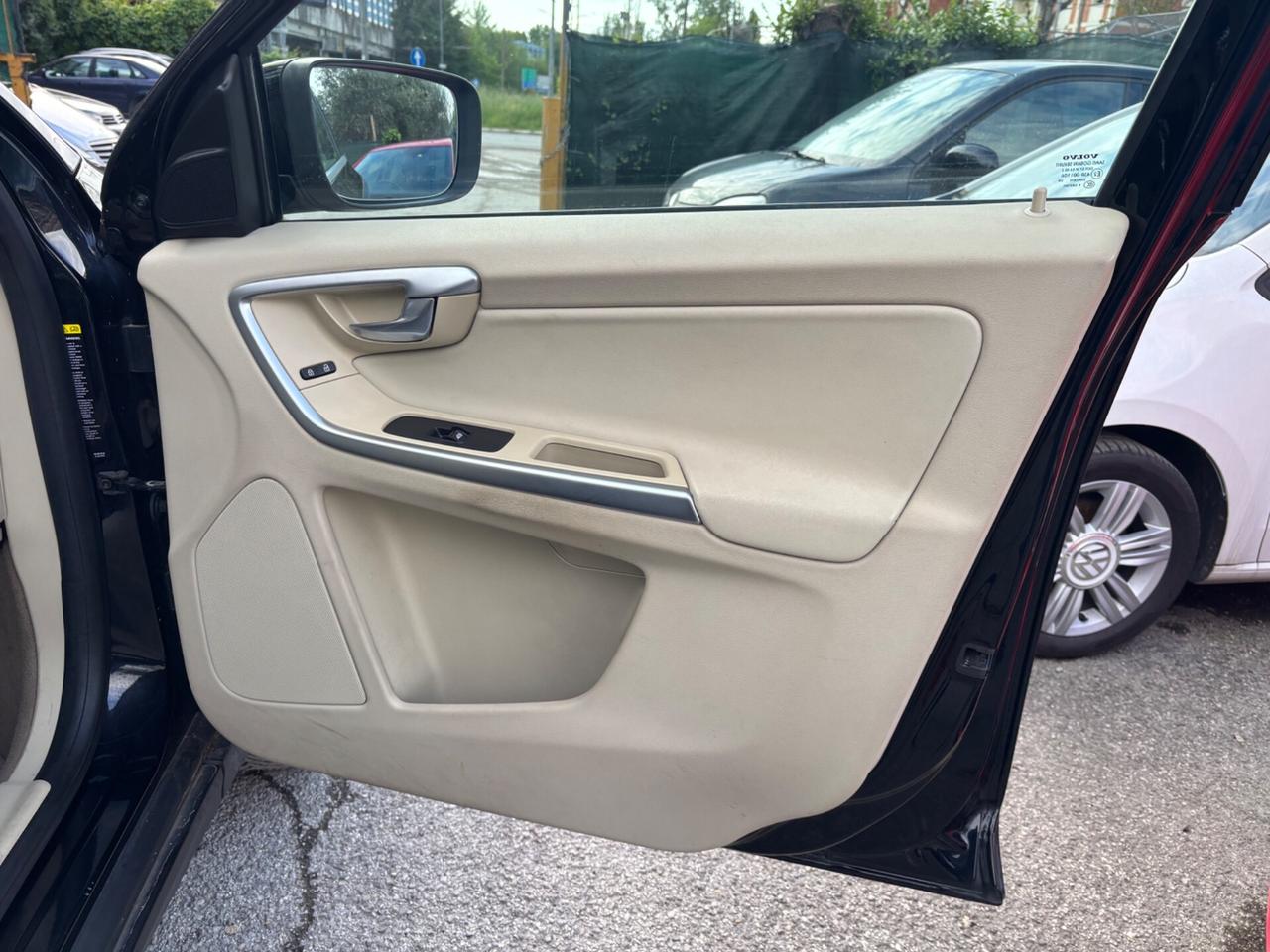 Volvo XC 60 D5 AWD Momentum