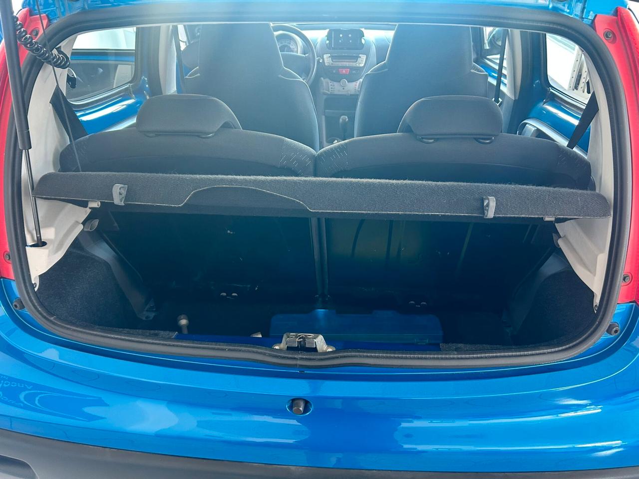 Peugeot 107 1.0b X NEOPATENTATI 2011