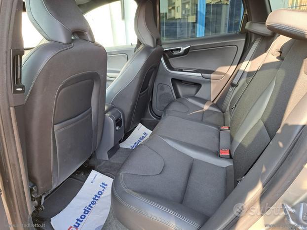 VOLVO XC60 D4 Geartronic R-design Momentum