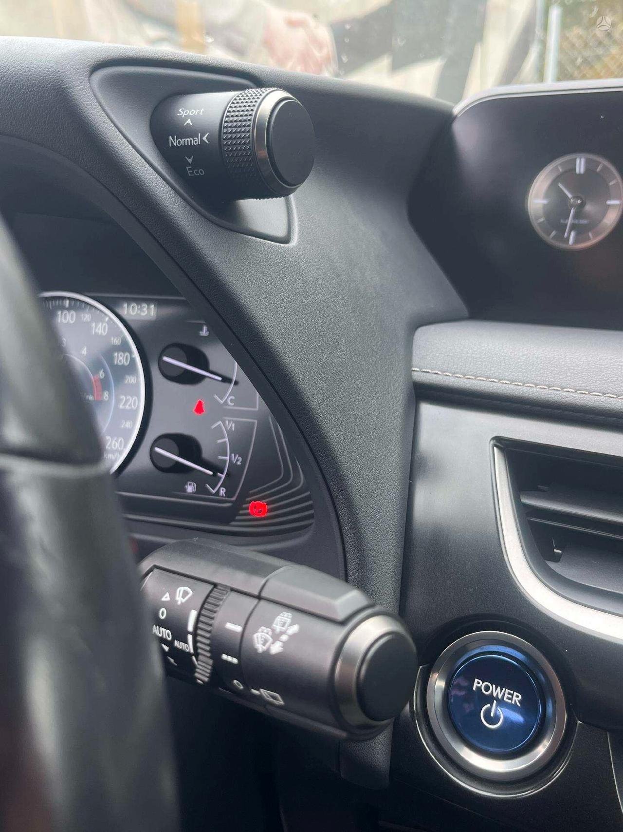 Lexus UX Hybrid Business