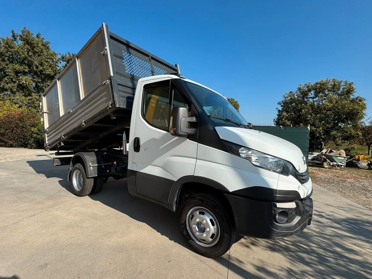 IVECO DAILY RIBALTABILE TRE LATI EURO6 - COME NUOVO