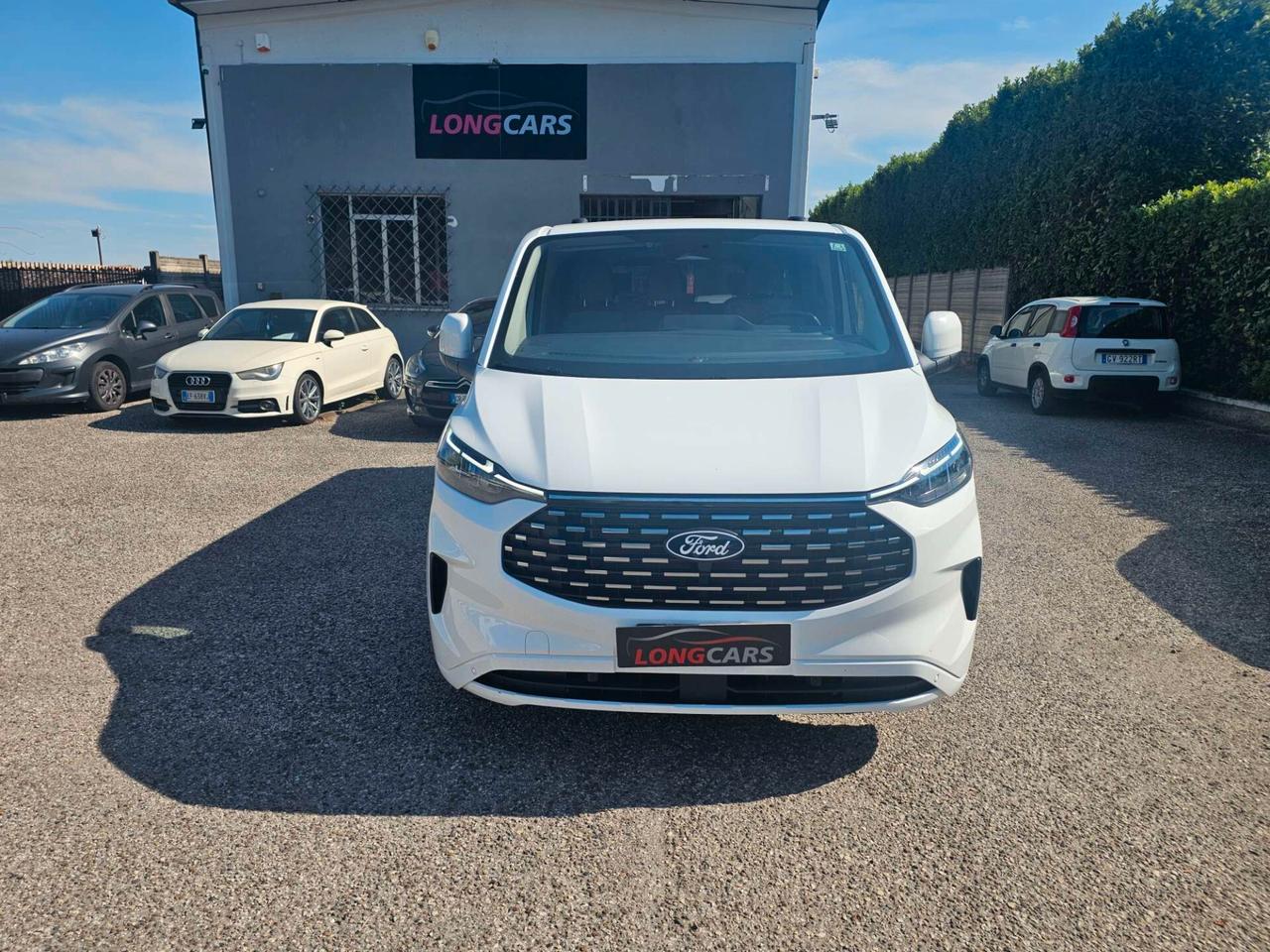 Ford Tourneo Courier custom titanium