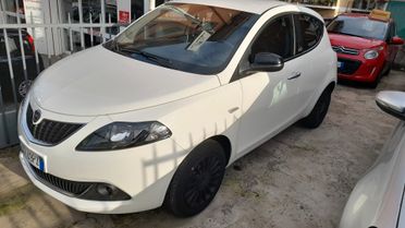 Lancia Ypsilon 1.0 FireFly 5 porte S&S Hybrid Silver A 169€ AL MESE