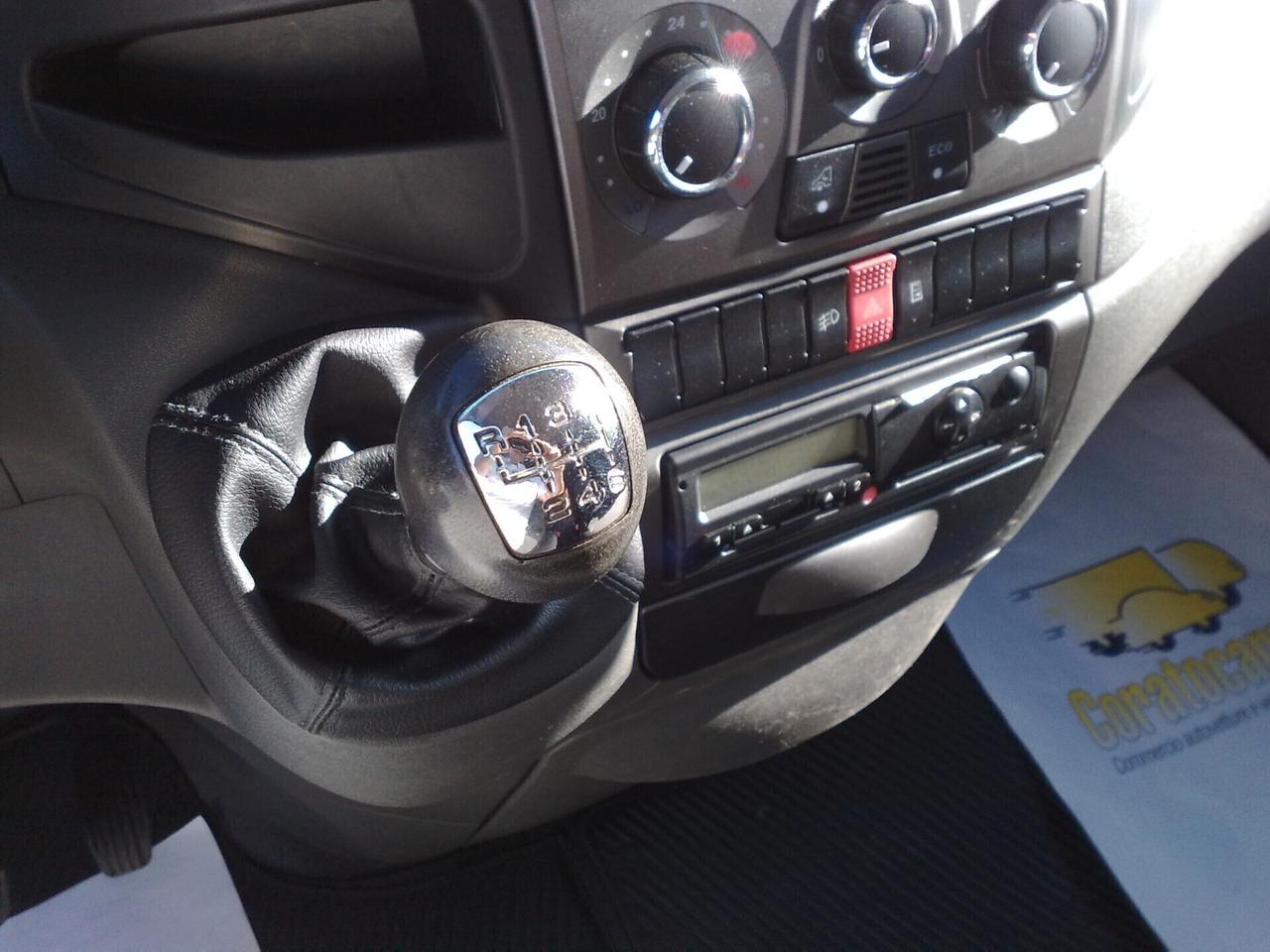 Iveco 65c17 3000cc cassone fisso con grù - 2013