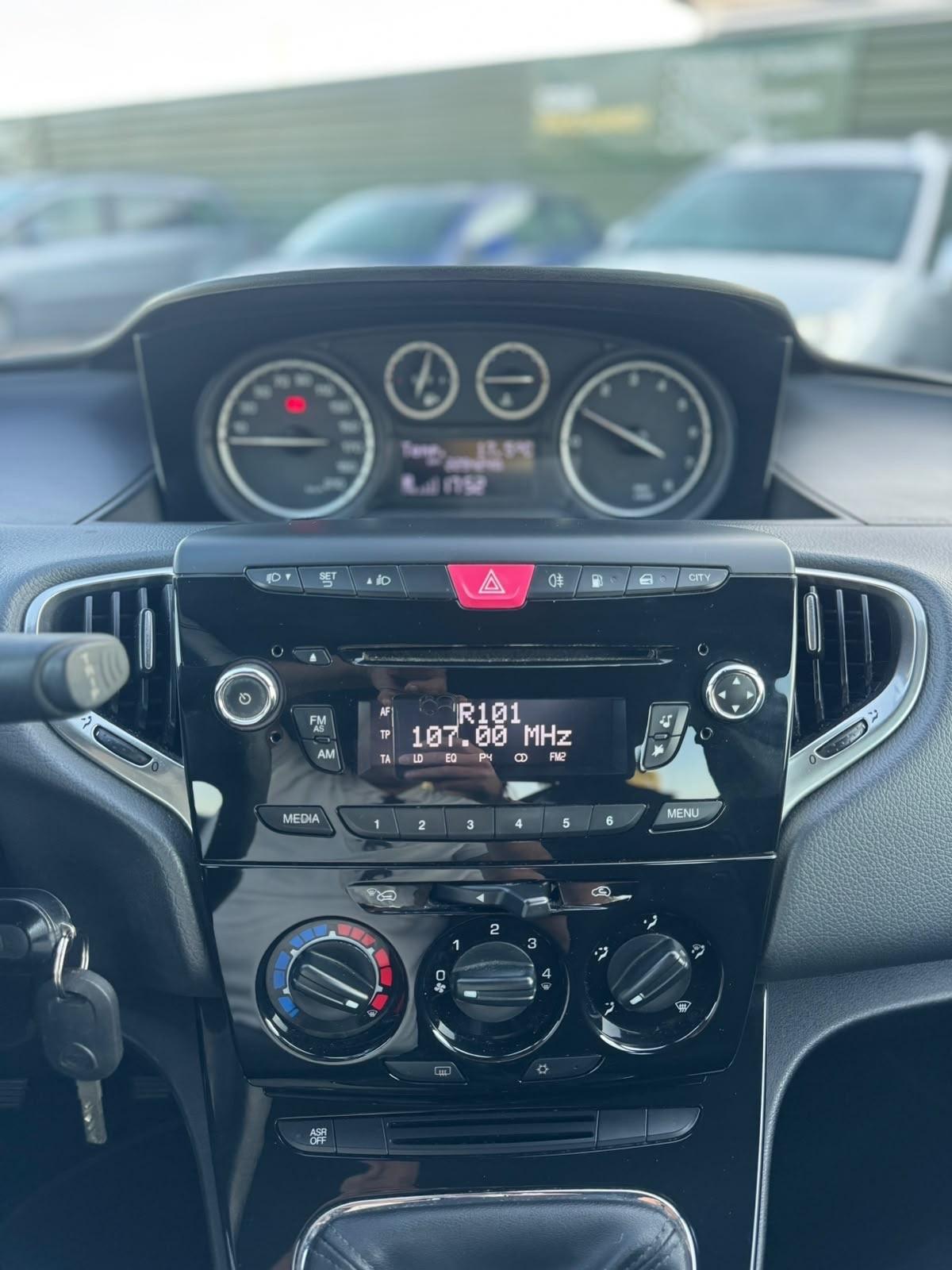 Lancia Ypsilon 0.9 TwinAir 85 CV 5 porte Metano Ecochic Gold