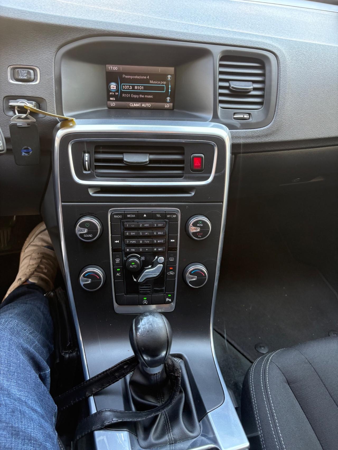 Volvo V60 ..2.0 D3 R momentum anno 2014
