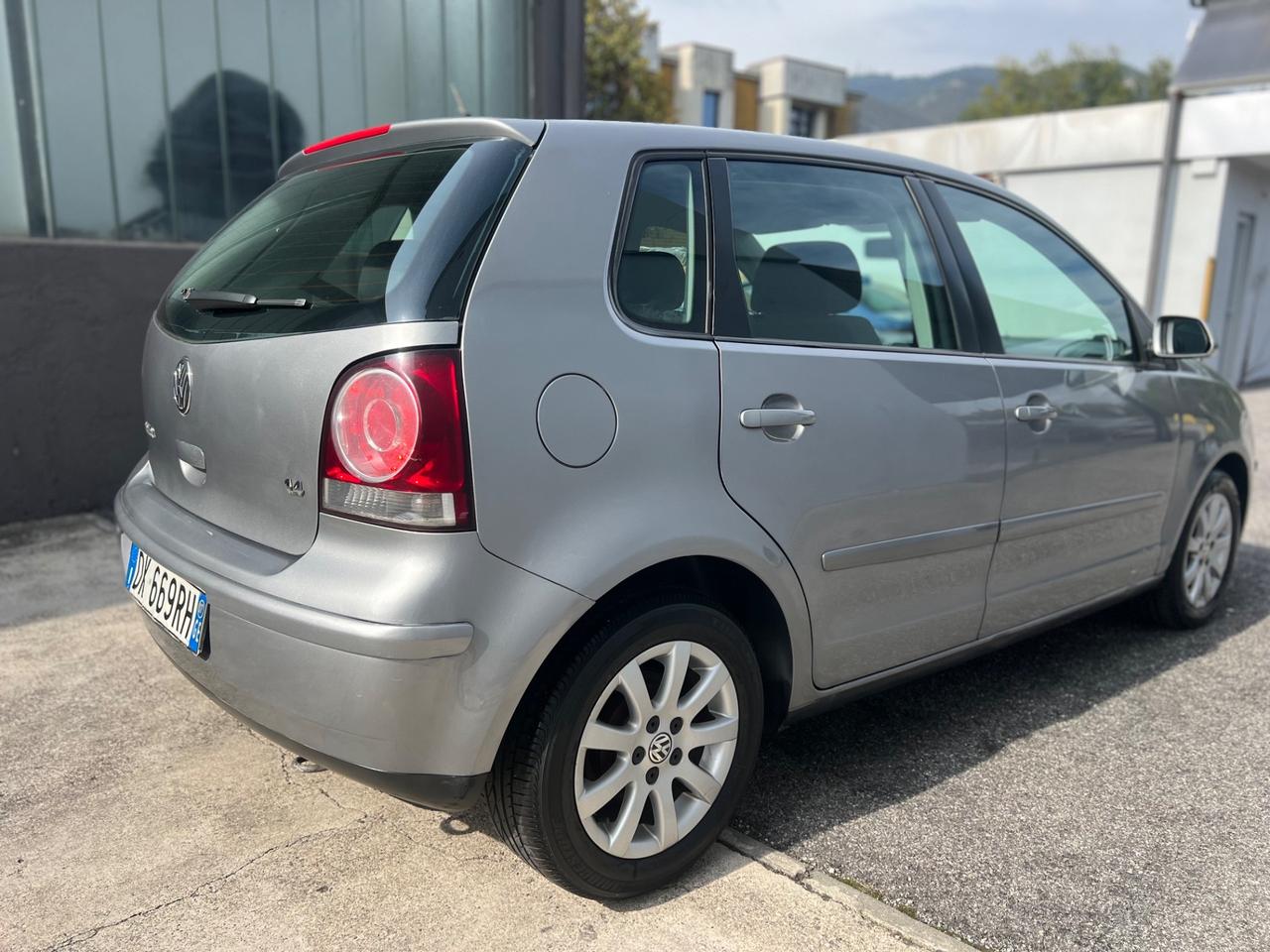 Volkswagen Polo 1.4 benz per NEOP - Garanzia 12 Mesi